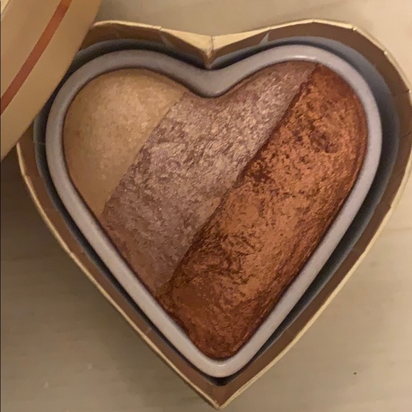 Makeup Revolution Triple Baked Bronzer & Highlight - Picture 2 of 4